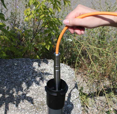 Conecte el otro extremo del cable venteado al logger AquaVent. conecte el otro extremo del cable venteado al logger aquavent