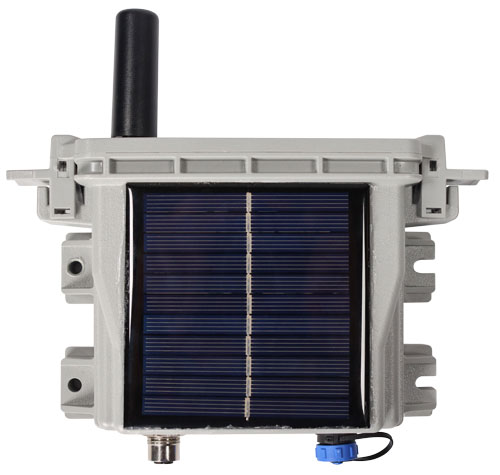 système de télémétrie par satellite solinst solsat 5 avec panneau solaire vue de face